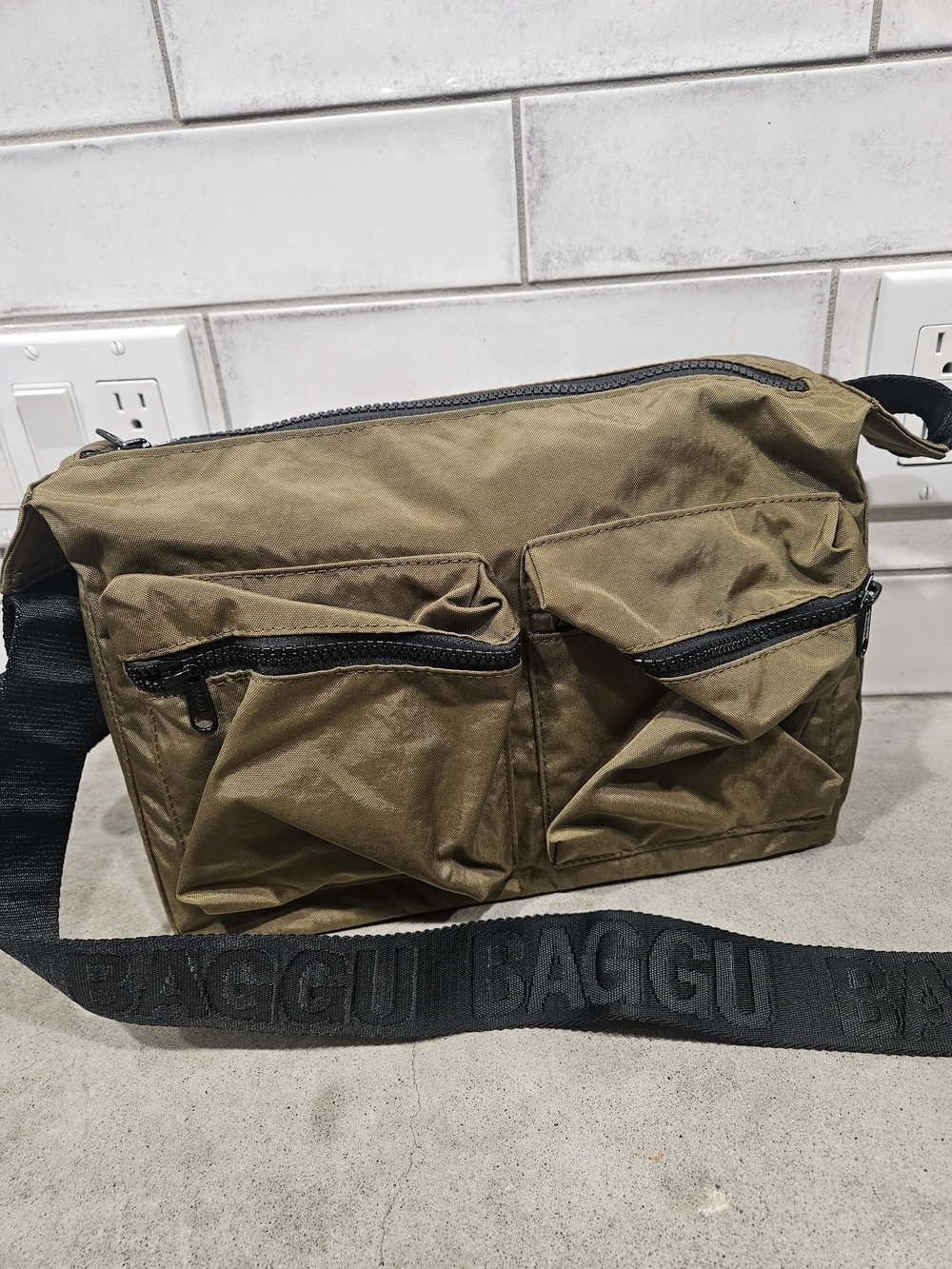 BAGGU Olive Crossbody Bag with Front Zip Pockets